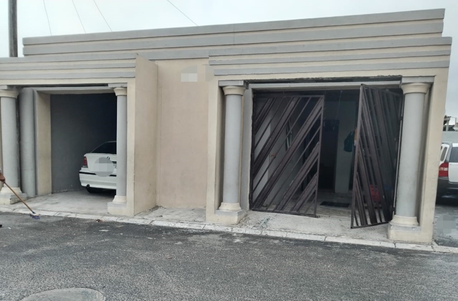 2 Bedroom Property for Sale in Umrhabulo Triangle Western Cape